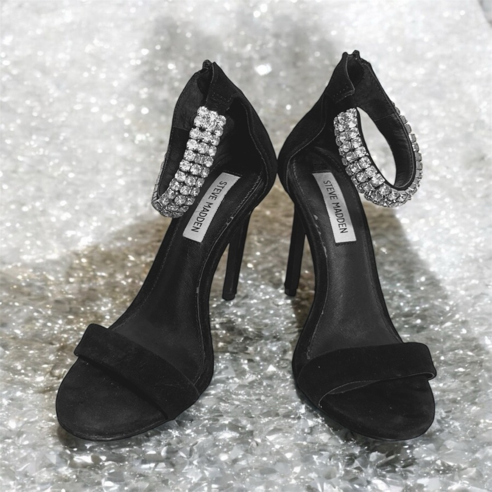 Steve Madden Rhinestone Heels – Glam & Elegance